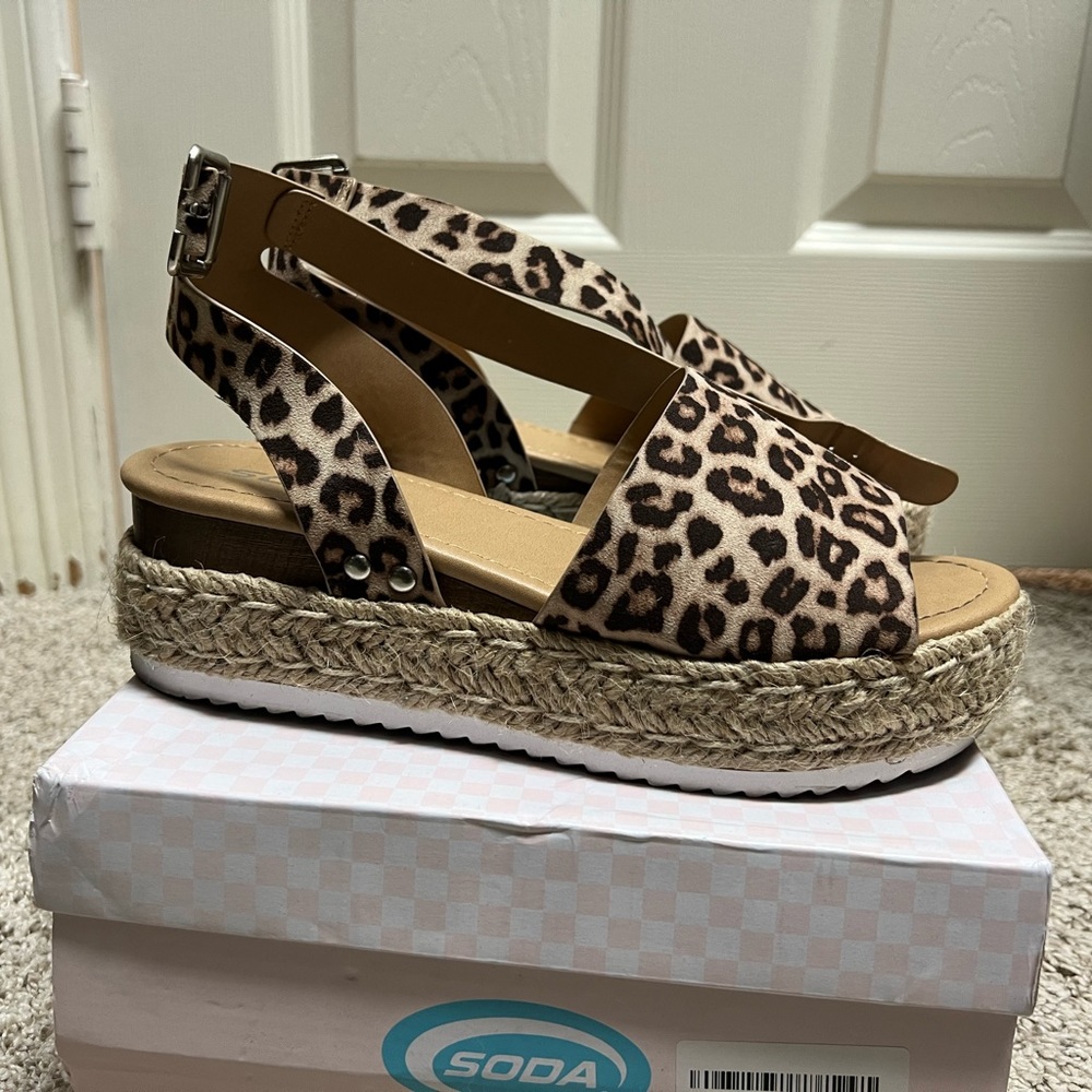 Platform sandals